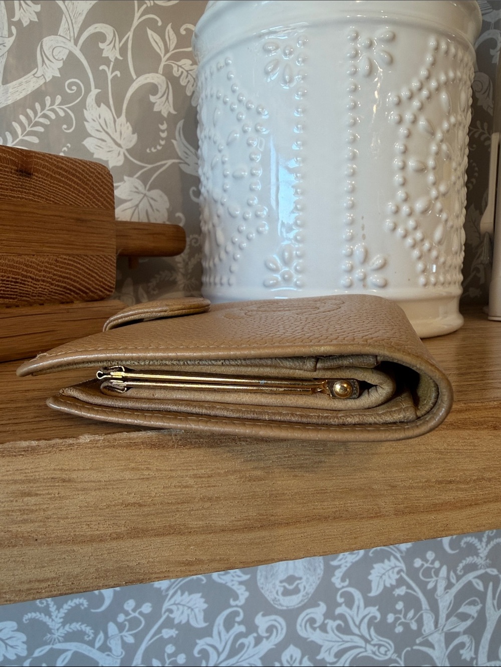 Chanel Classic Beige Caviar Leather Wallet 2004-05 Hologram w/ Authenticity Card - Picture 6 of 10